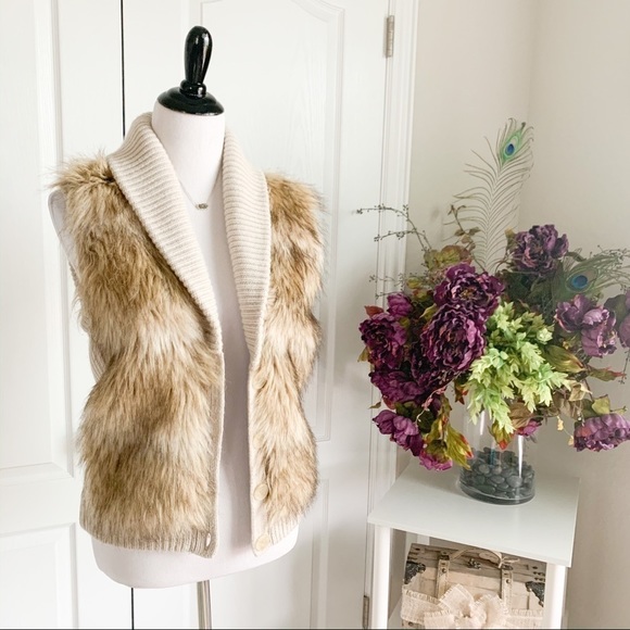 Wool Blend Ann Taylor Faux Fur Chunky Knit Button Vest - Picture 2 of 11